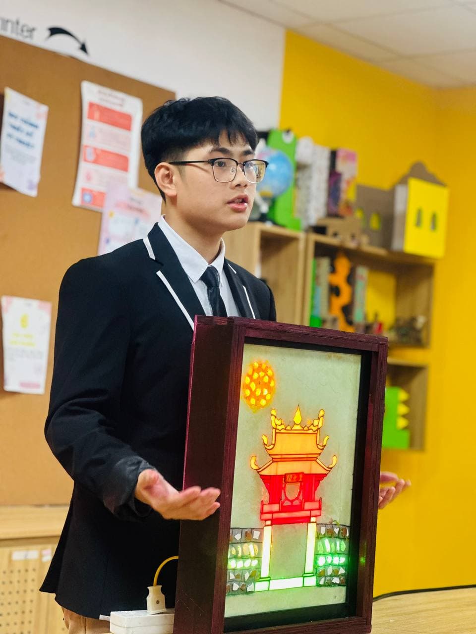Bao Nam Do presenting a project